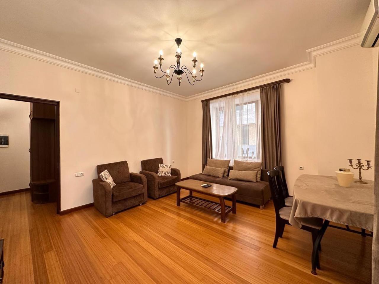 Hotel & Apartments California Yerevan Exterior foto