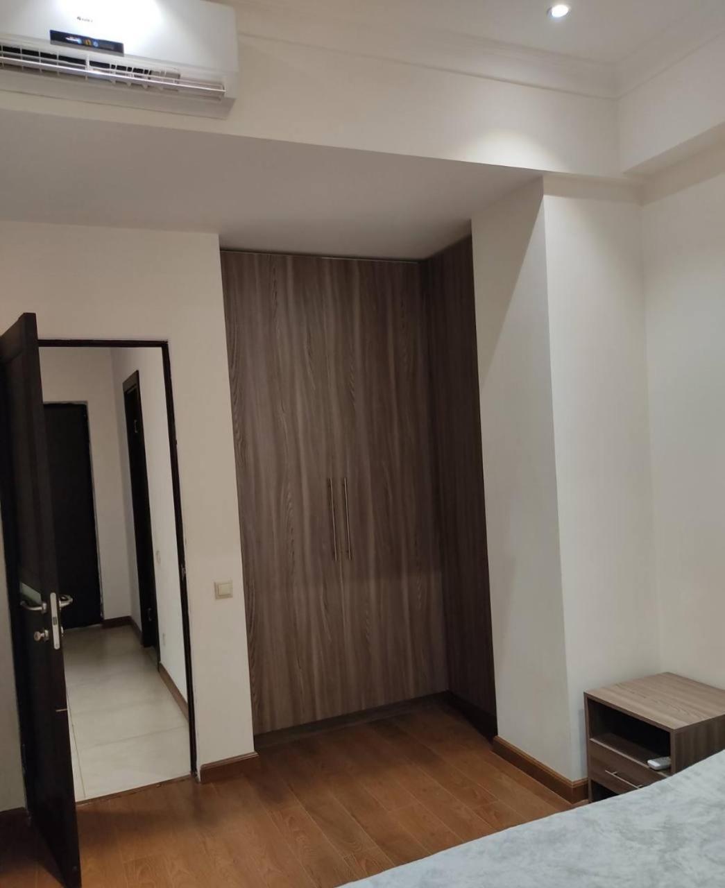 Hotel & Apartments California Yerevan Exterior foto