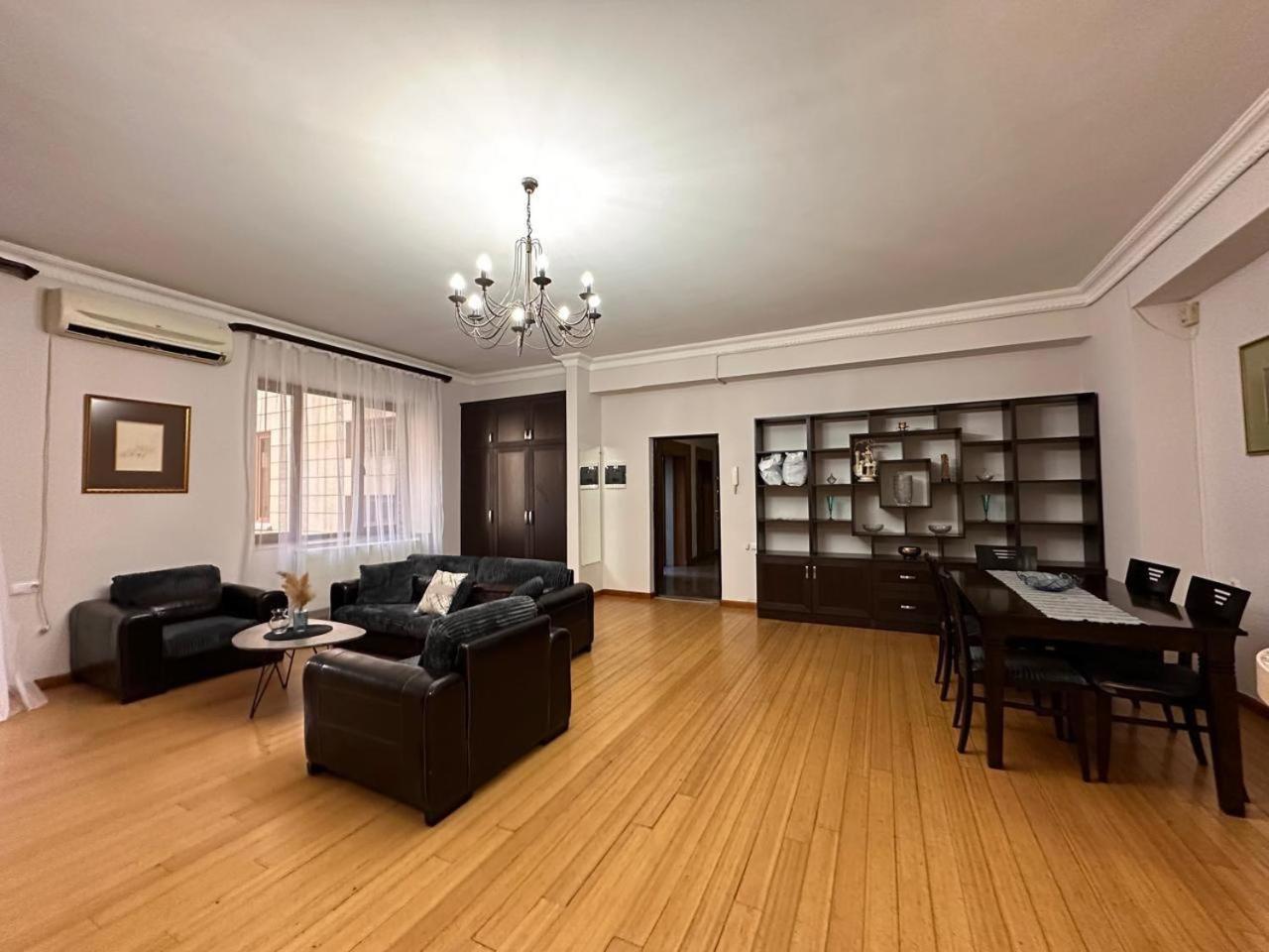 Hotel & Apartments California Yerevan Exterior foto