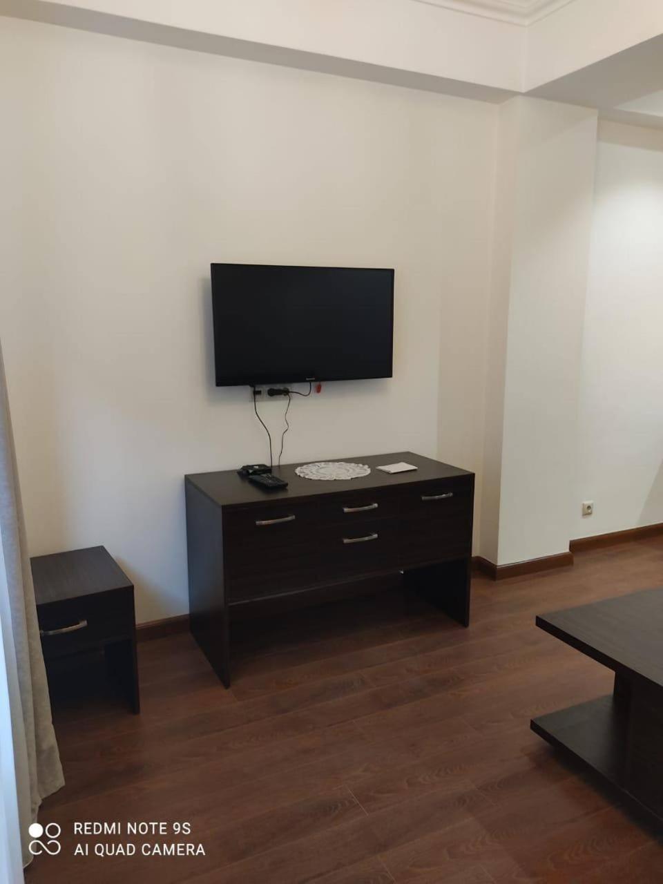 Hotel & Apartments California Yerevan Exterior foto