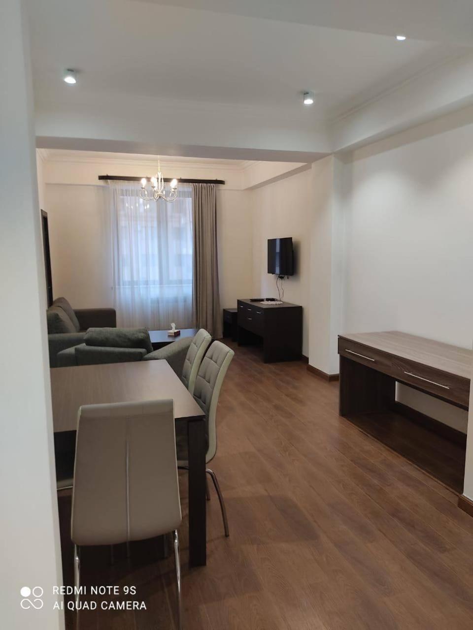 Hotel & Apartments California Yerevan Exterior foto