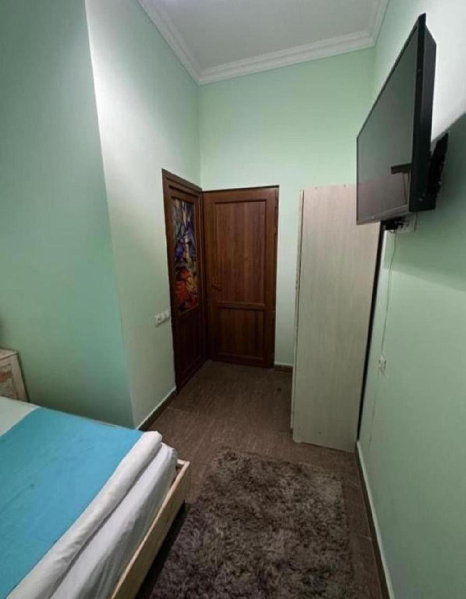 Hotel & Apartments California Yerevan Exterior foto