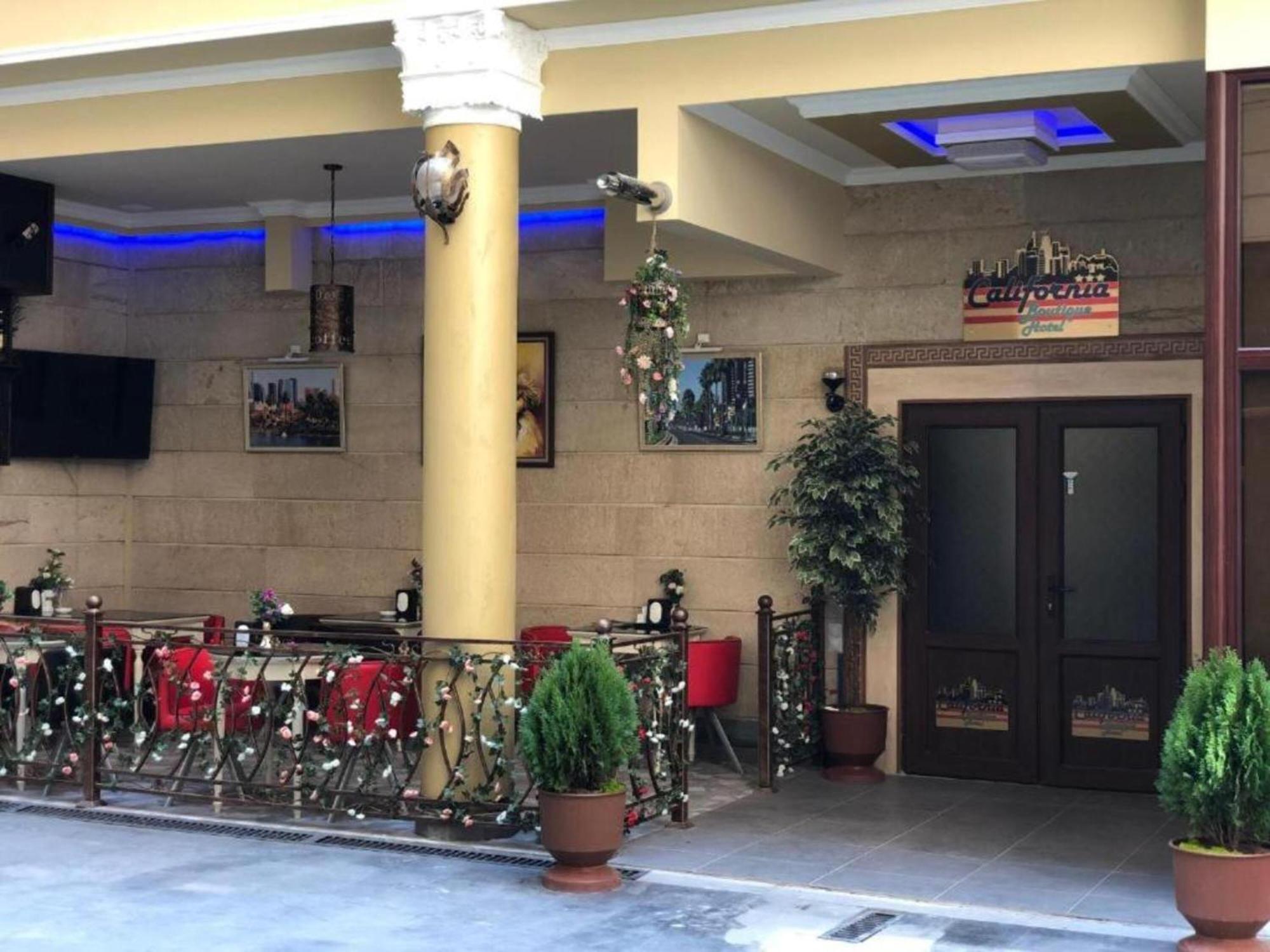 Hotel & Apartments California Yerevan Exterior foto