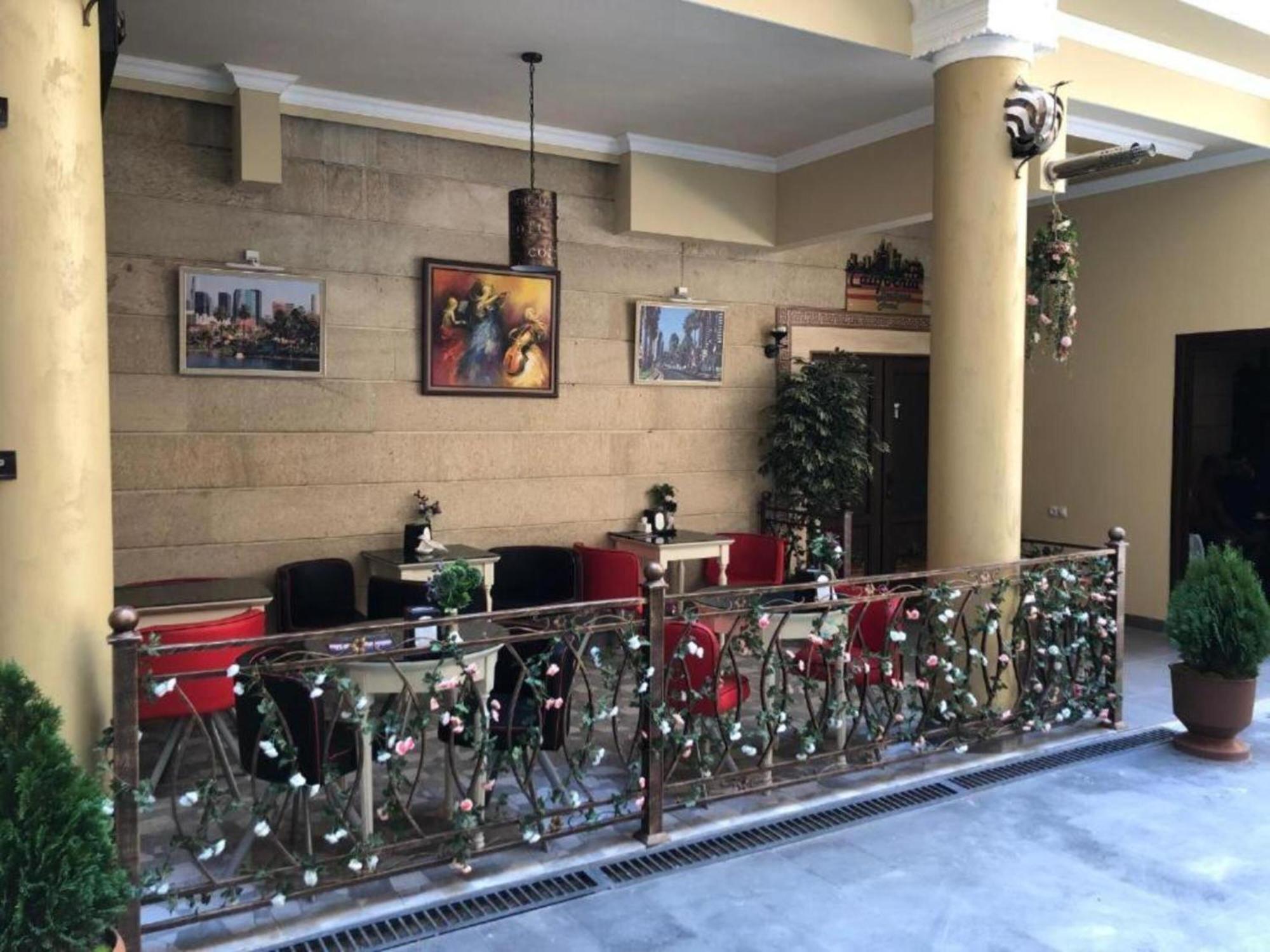 Hotel & Apartments California Yerevan Exterior foto