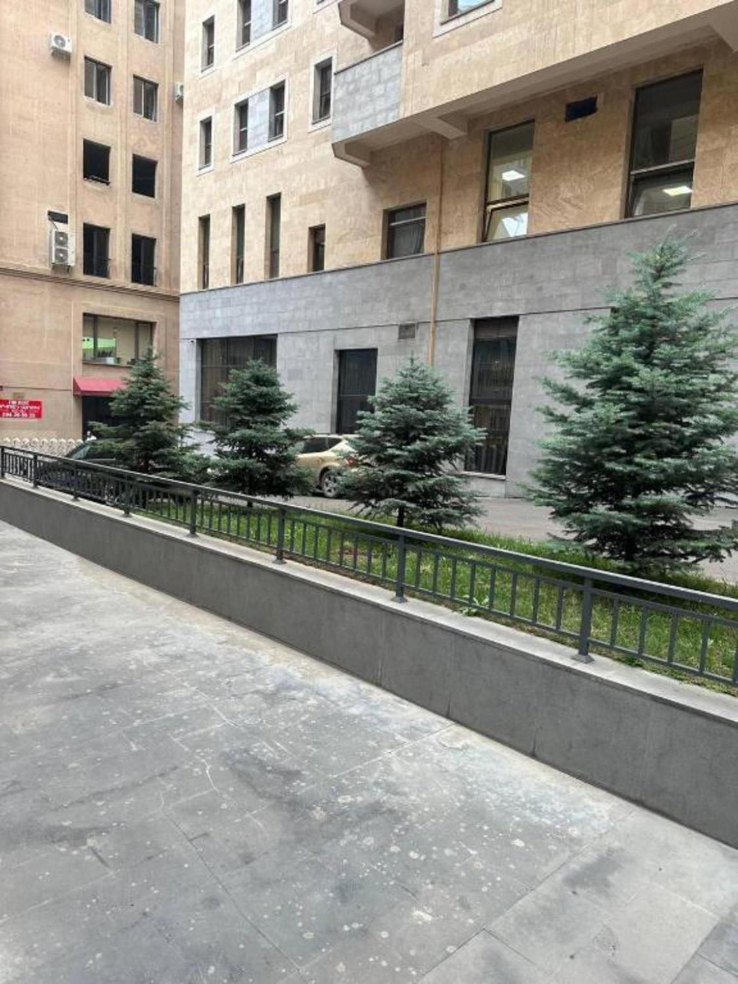 Hotel & Apartments California Yerevan Exterior foto