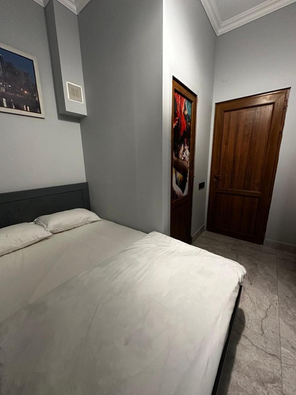 Hotel & Apartments California Yerevan Exterior foto