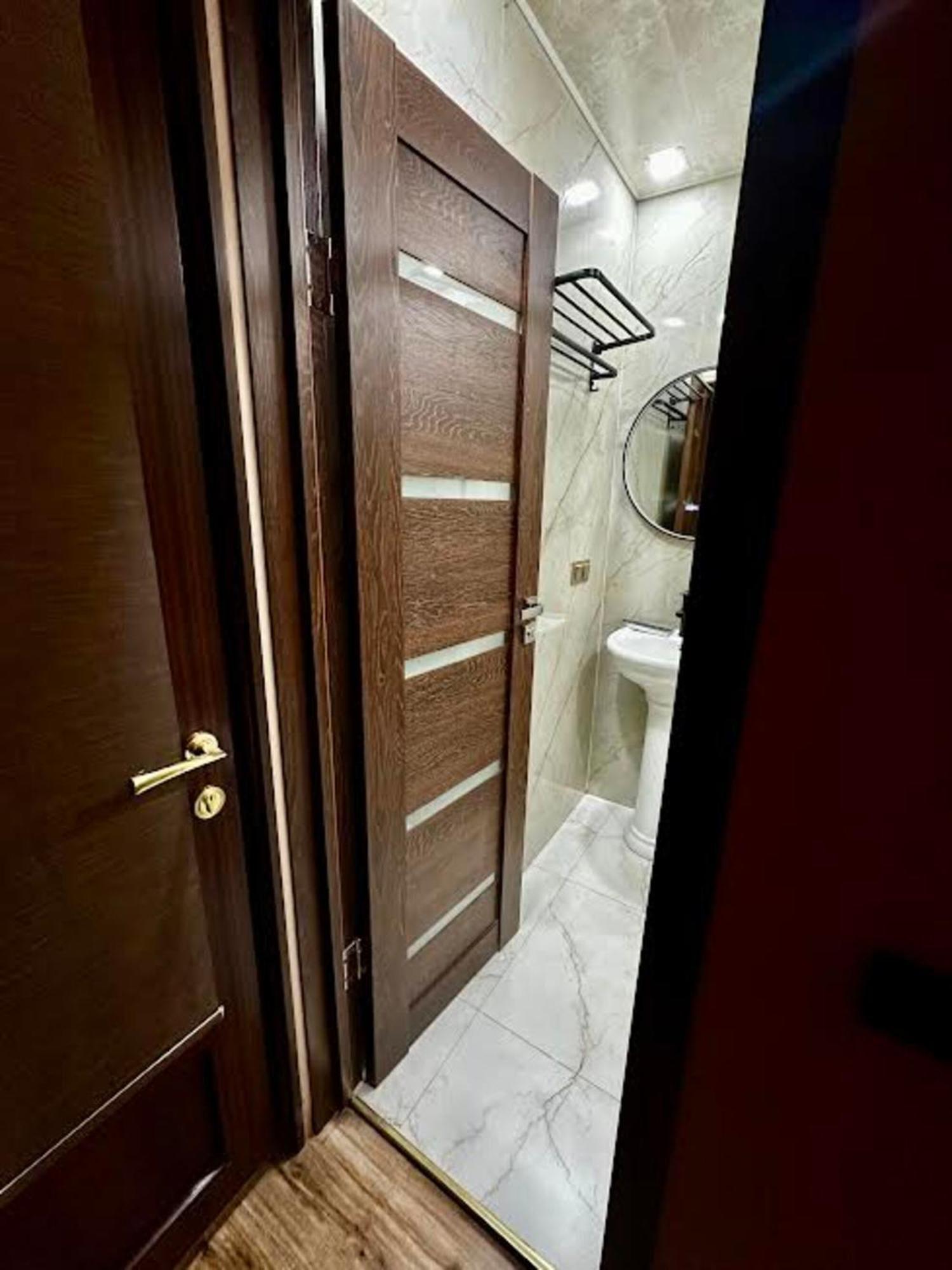 Hotel & Apartments California Yerevan Exterior foto
